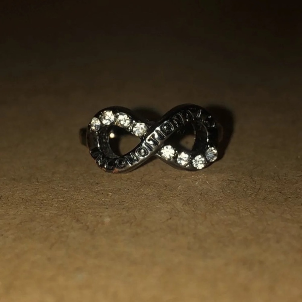 Women’s Rings - Picture 2 of 6